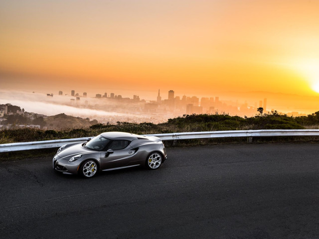 Alfa Romeo 4C фото