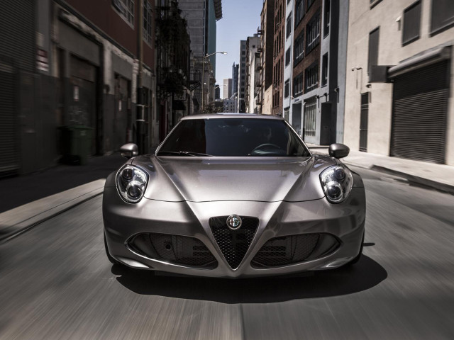 Alfa Romeo 4C фото