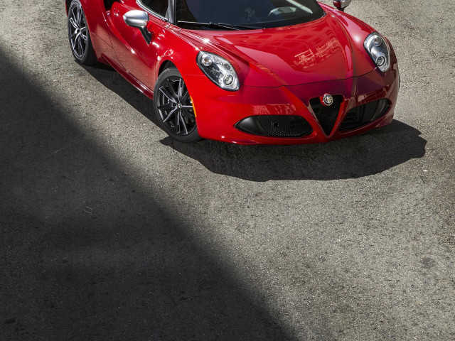 Alfa Romeo 4C фото