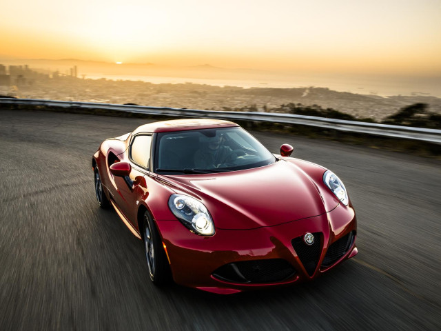 Alfa Romeo 4C фото