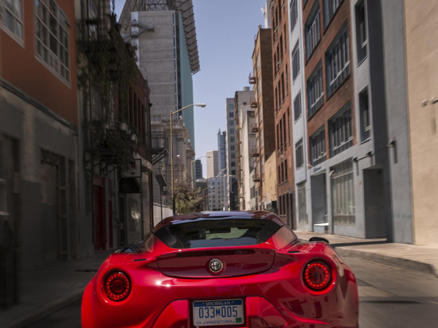 Alfa Romeo 4C фото