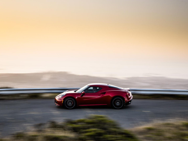 Alfa Romeo 4C фото