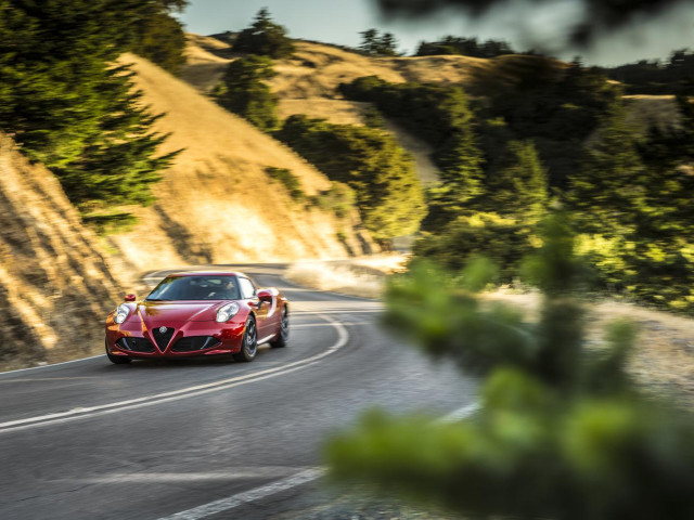 Alfa Romeo 4C фото