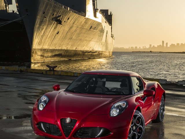 Alfa Romeo 4C фото