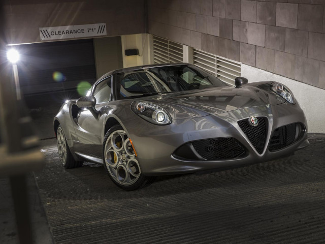 Alfa Romeo 4C фото