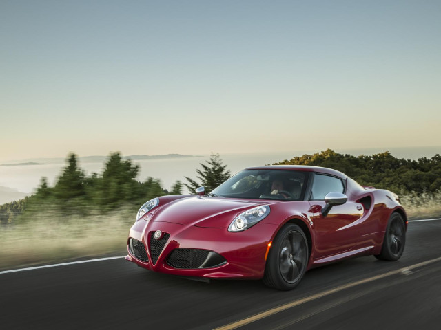 Alfa Romeo 4C фото