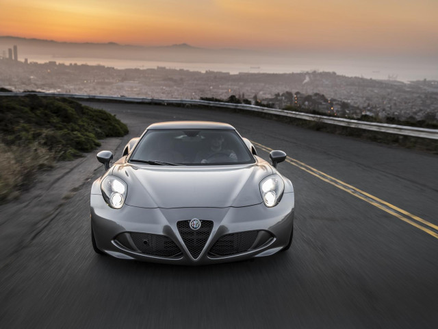 Alfa Romeo 4C фото