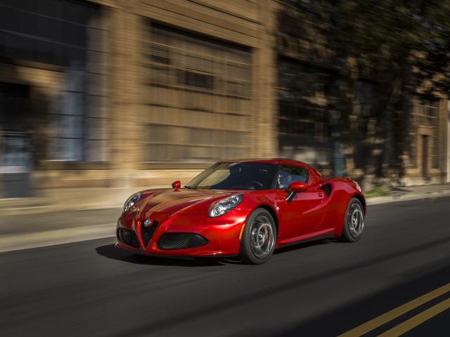 Alfa Romeo 4C фото