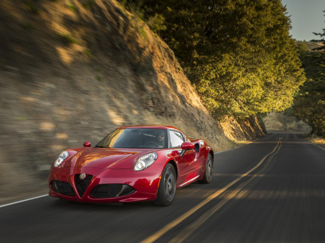 Alfa Romeo 4C фото