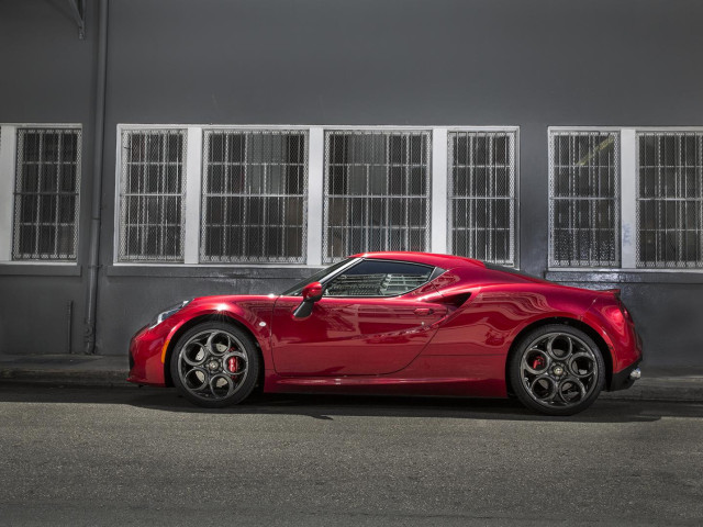 Alfa Romeo 4C фото