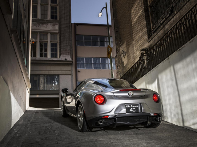 Alfa Romeo 4C фото