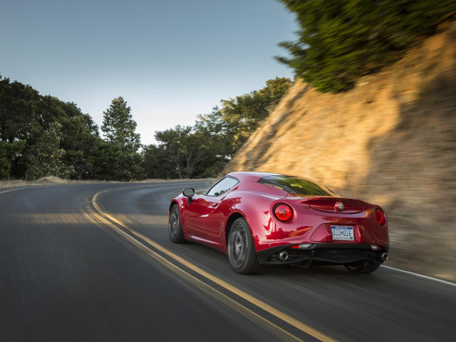 Alfa Romeo 4C фото