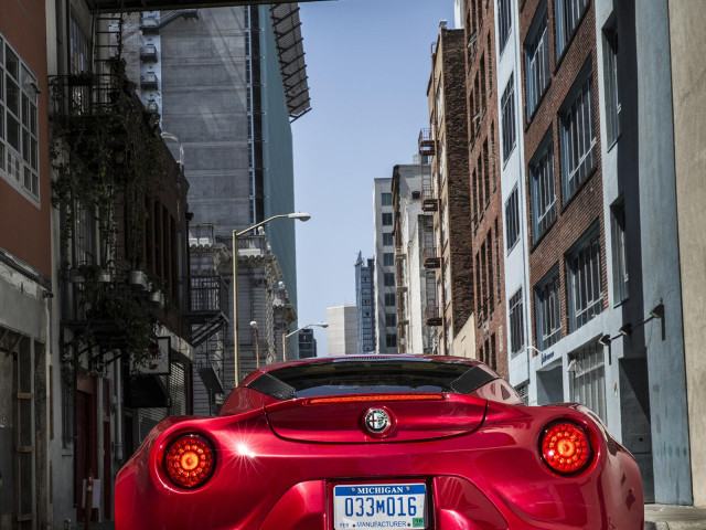 Alfa Romeo 4C фото