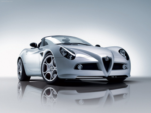 Alfa Romeo 8C Spider фото