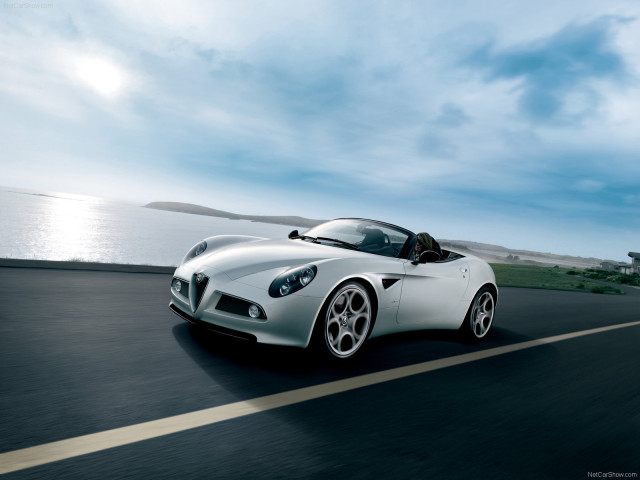 Alfa Romeo 8C Spider фото