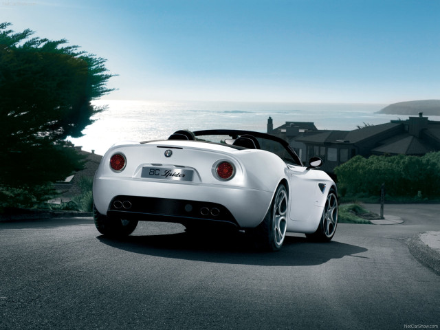 Alfa Romeo 8C Spider фото