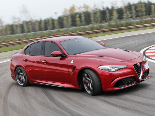 Alfa Romeo Giulia Quadrifoglio фото