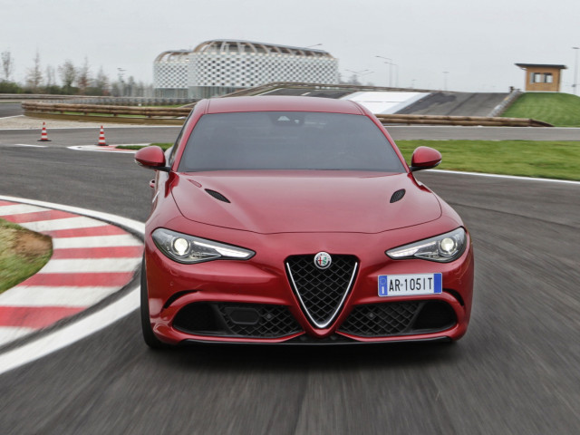 Alfa Romeo Giulia Quadrifoglio фото