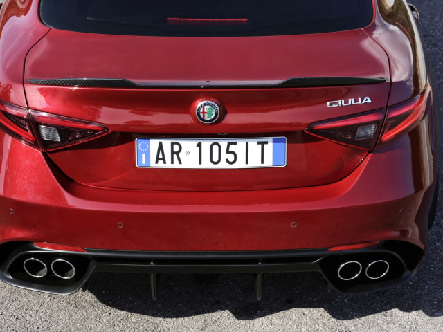 Alfa Romeo Giulia Quadrifoglio фото