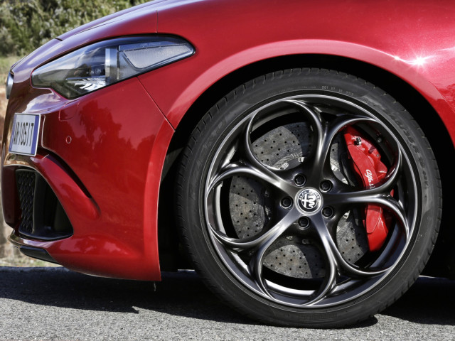 Alfa Romeo Giulia Quadrifoglio фото