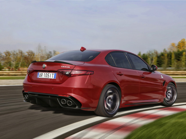 Alfa Romeo Giulia Quadrifoglio фото