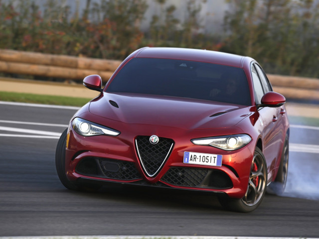 Alfa Romeo Giulia Quadrifoglio фото