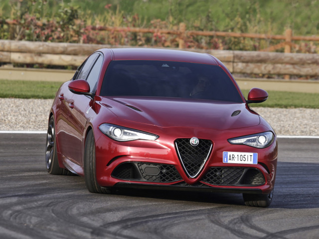 Alfa Romeo Giulia Quadrifoglio фото