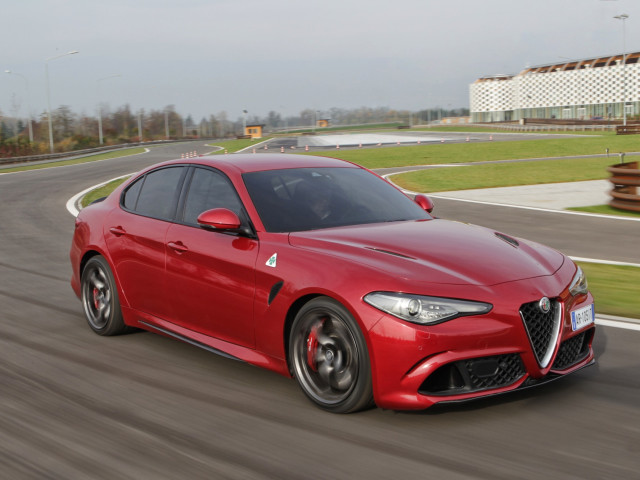 Alfa Romeo Giulia Quadrifoglio фото