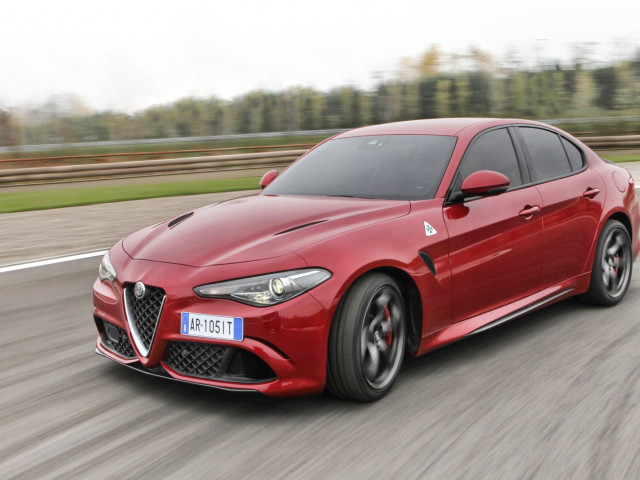 Alfa Romeo Giulia Quadrifoglio фото