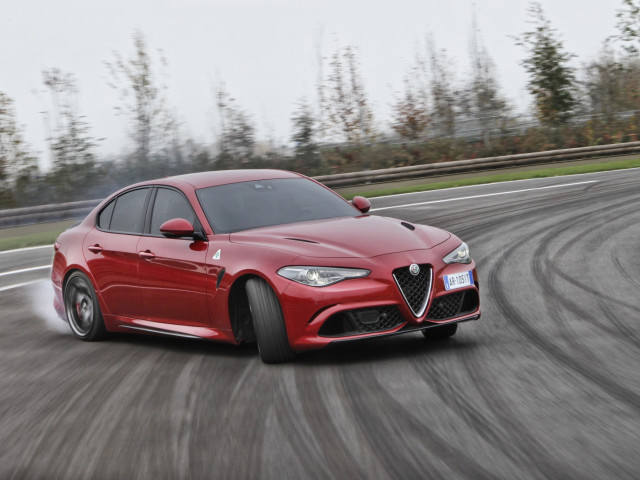 Alfa Romeo Giulia Quadrifoglio фото