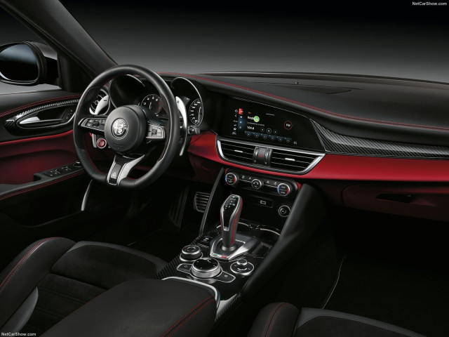 Alfa Romeo Giulia Quadrifoglio фото