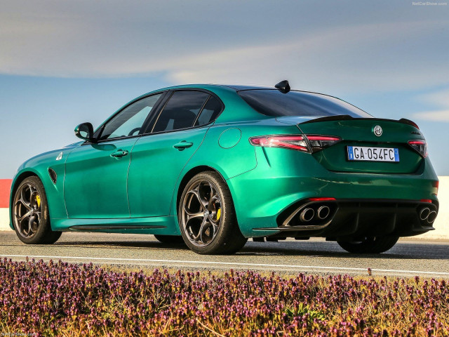 Alfa Romeo Giulia Quadrifoglio фото