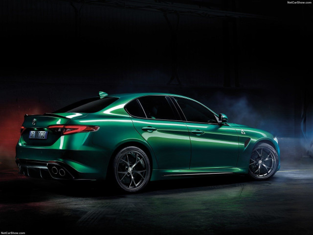 Alfa Romeo Giulia Quadrifoglio фото