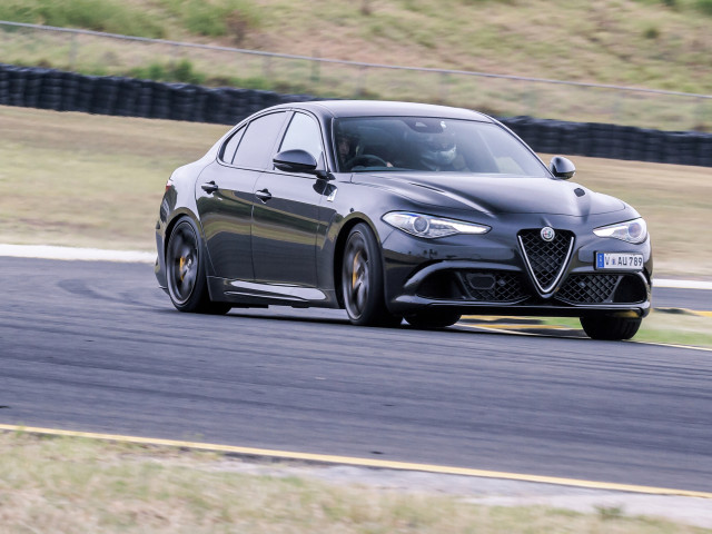 Alfa Romeo Giulia фото