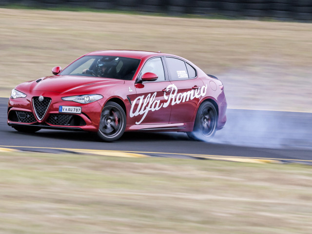 Alfa Romeo Giulia фото