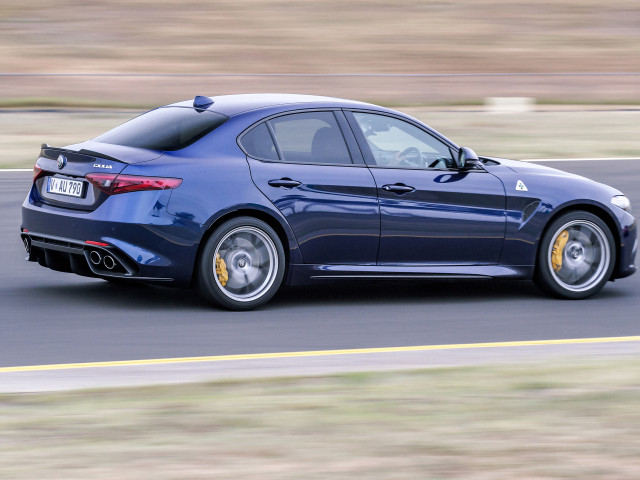 Alfa Romeo Giulia фото