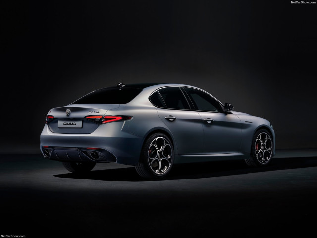 Alfa Romeo Giulia фото