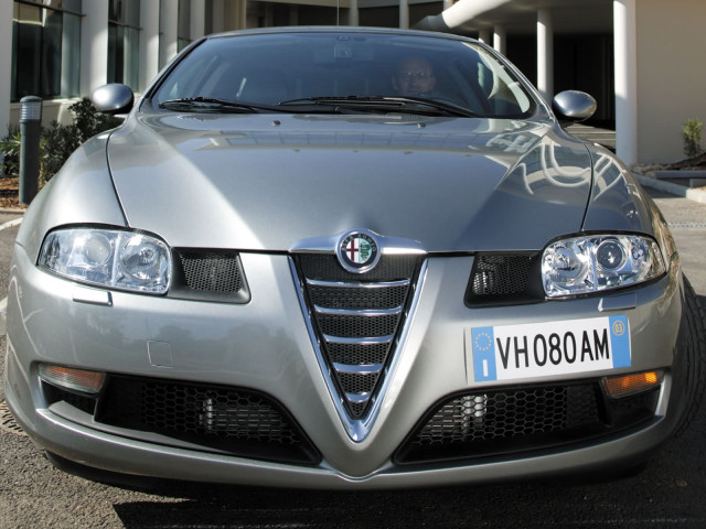 Alfa Romeo GT фото