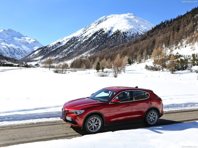 Alfa Romeo Stelvio фото