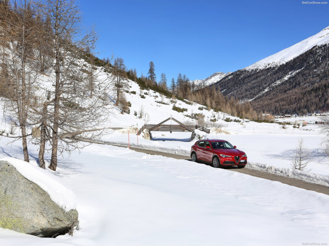 Alfa Romeo Stelvio фото