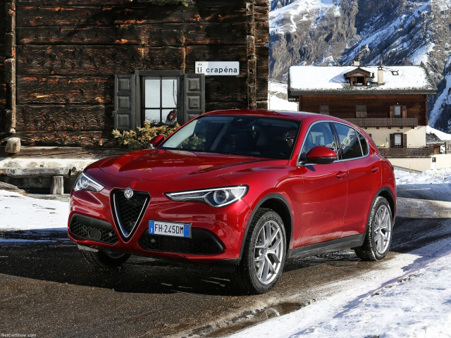 Alfa Romeo Stelvio фото