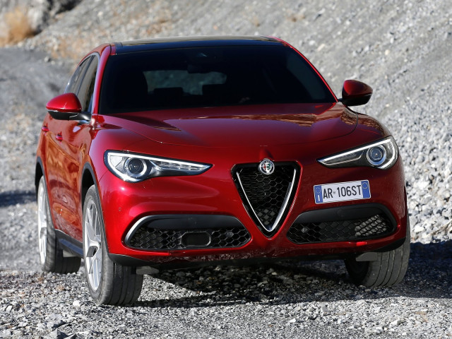 Alfa Romeo Stelvio фото