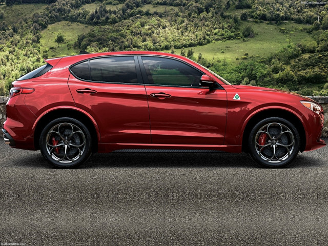 Alfa Romeo Stelvio фото