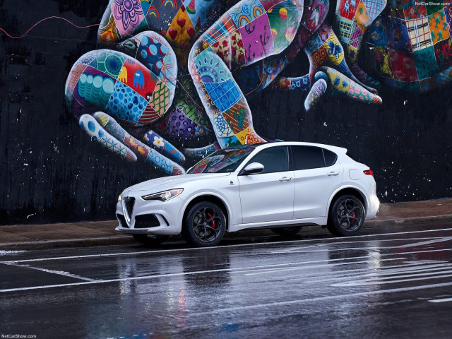 Alfa Romeo Stelvio фото