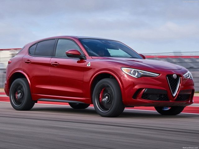 Alfa Romeo Stelvio фото