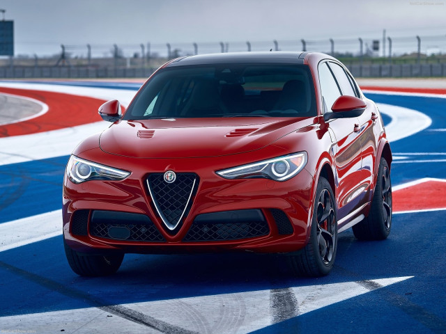 Alfa Romeo Stelvio фото