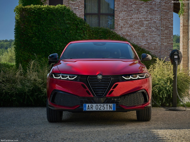 Alfa Romeo Tonale фото