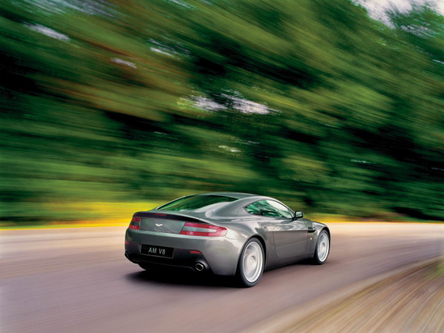 Aston Martin AMV8 Vantage фото