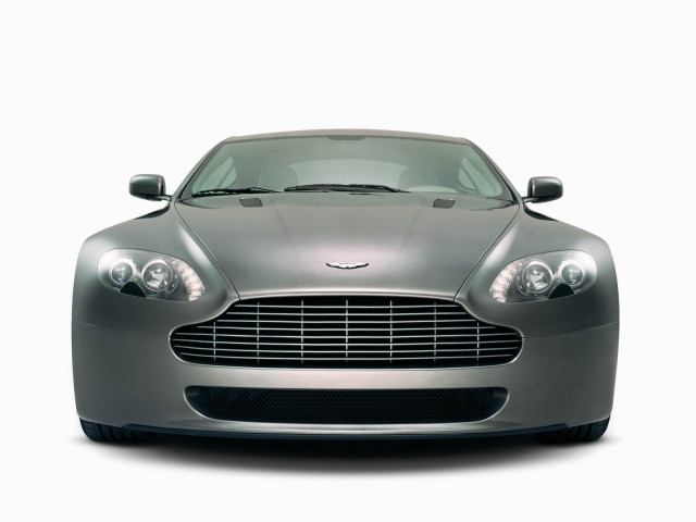 Aston Martin AMV8 Vantage фото