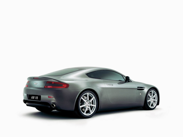 Aston Martin AMV8 Vantage фото